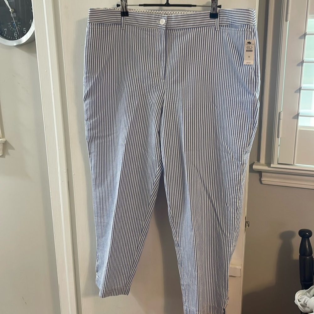 Talbots NWT Perfect Crop seersucker pants. Size 16